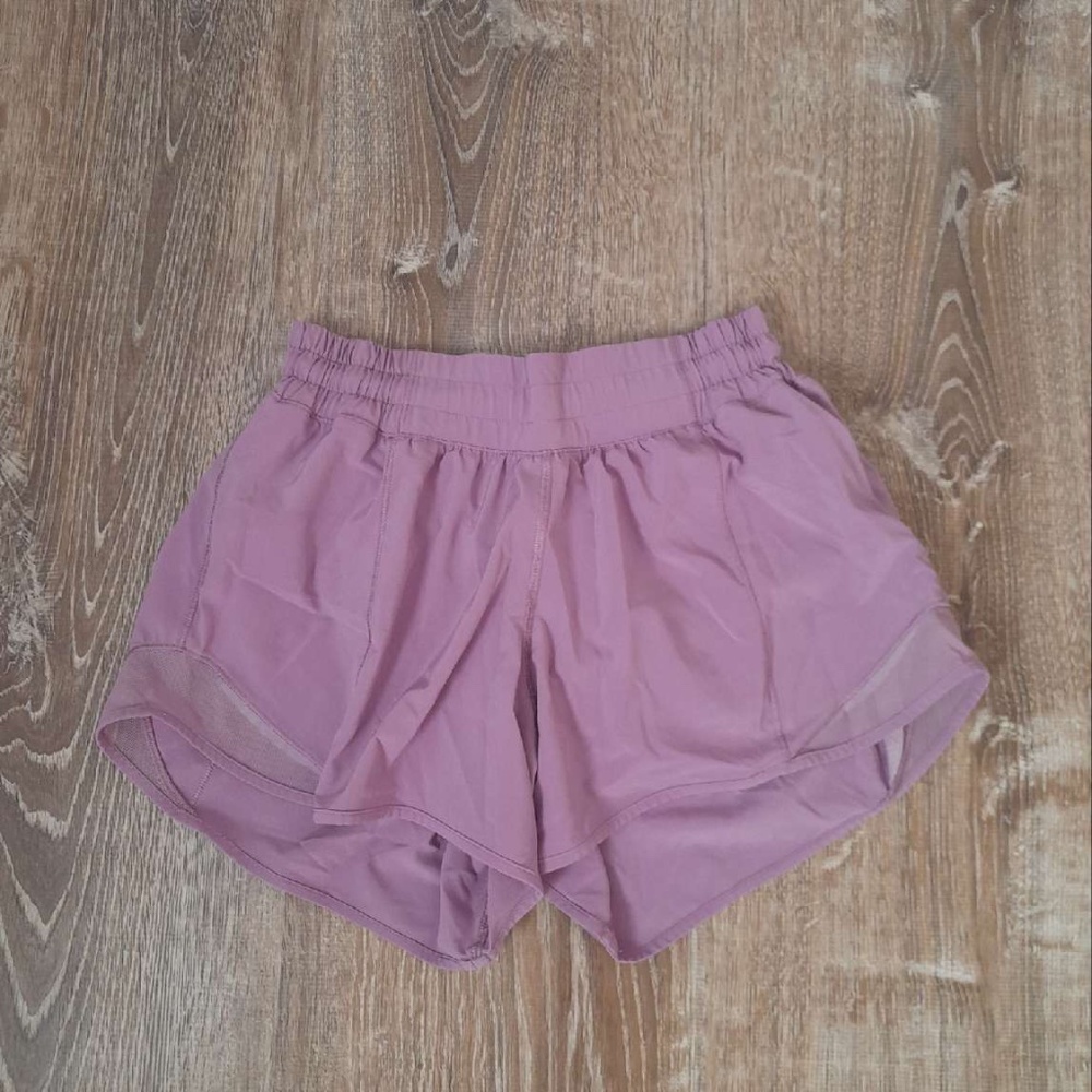 Lululemon Hotty Hot Short Size 4, 4"